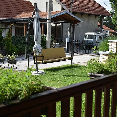 Little Nook Villa Cacak Exterior photo